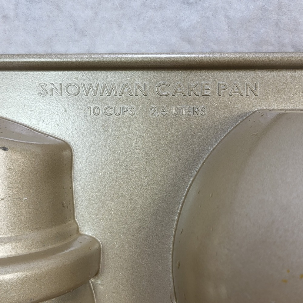 Nordic Ware Snowman Cake Mold Pan Christmas 3D 10 Cup Williams Sonoma USA Made - Picture 2 of 12